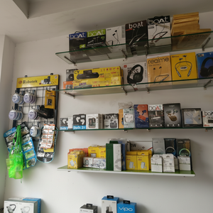 GPM Mobile shop display – boAt, Realme, JBL earphones – square optimized